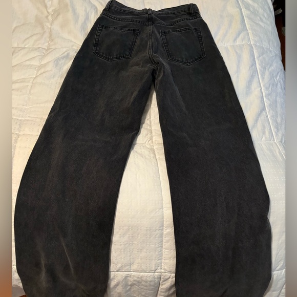 Black Washed jeans, two ripped holes ones on each side below knee cap. 5'3, 120 - Picture 5 of 7